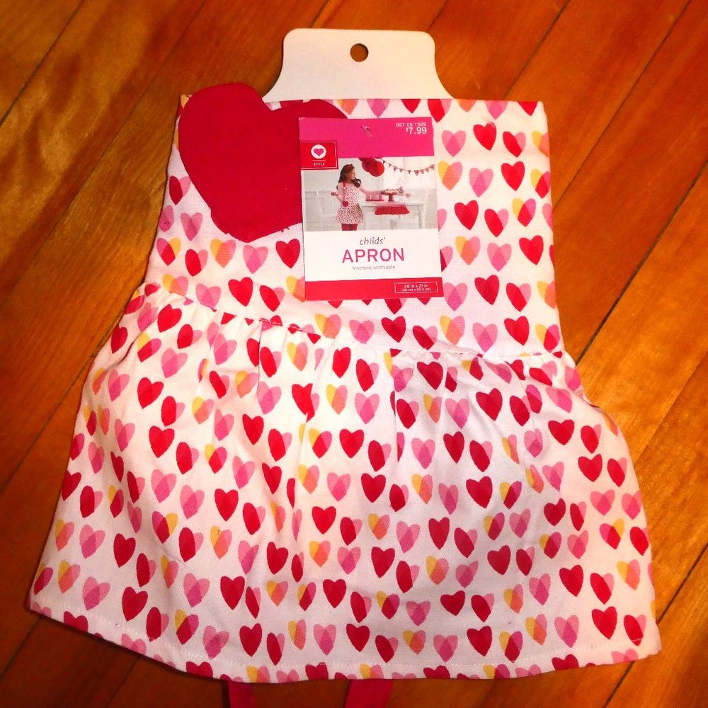 NWT GIRLS HEART BIB TOP APRON-GREAT GIFT!,